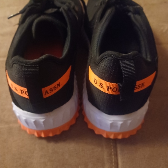 U.S. Polo Assn. Womens 8.5 Black & Orange Shoes. - Picture 7 of 9